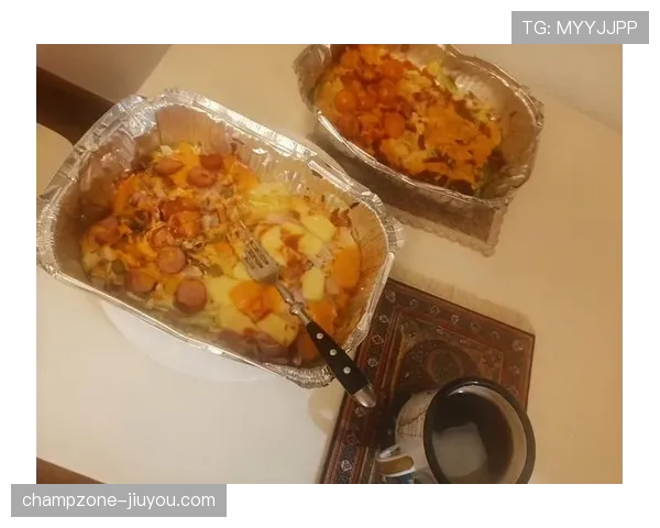 菲尔普斯一天吃一万大卡,冰箱里塞满披萨和煎饼 菲尔普斯一天吃一万大卡,冰箱里塞满披萨和煎饼